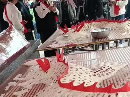 地方习俗,社公安龙,上刀山,行火海。