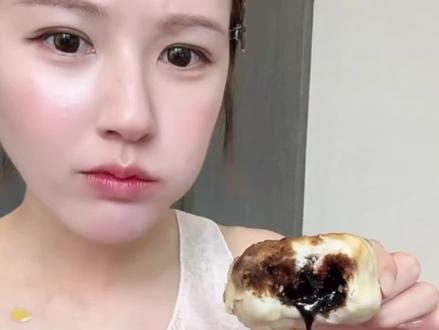 露思宝宝被红糖包子攻击了!!#红糖包 #包子 #赵露思 #赵露思直播