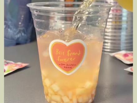 雪王!蜜桃四季春我也会做啦!!#夏日饮品 #自制饮品 #一口炫走大暑 #二迪学做饮品