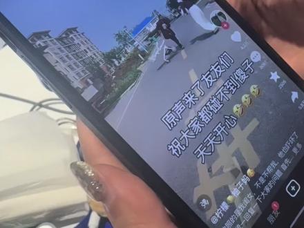 关于抖推赚:上次发的一条视频如何绑定好几万播放量,大家都比较感兴趣,这次刚好在商户那手把手教商户绑定那给大家在同步一下。
首先点击抖音来客-全部服务-物料中心-物料码下载 下载保存
点击抖音搜抖推赚 扫物料码 即可绑定
不会的老板欢迎大家私信了解#抖音团购 #抖推赚