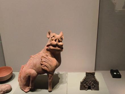 晋风浩荡:山西博物院宝藏游玩攻略 宝子们今天一条视频带大家看山西博物院😎
预约方式⭐:提前三天的早上7点预约(周一约周四)
讲解服务📞:09:30、10:30、14:30、15:30志愿者讲解
游览路线➡️:博物院常设展厅分布在2到4楼,从下向上游览。
重点展品💖:
二楼
1.文明摇篮展厅【彩陶罐】
2.夏商踪迹展厅【鸮卣】
3.夏商踪迹展厅【兽形觥】
4.夏商踪迹展厅【龙形觥】
5.晋国霸业展厅【晋侯夫人组玉佩】
6.晋国霸业展厅【鸟尊】
7.晋国霸业展厅【铜牺立人擎盘】
8.晋国霸业展厅【侯马盟书】
三楼
9.民族熔炉展厅【胡傅温酒樽】
10.民族熔炉展厅【北魏木板漆画】
11.民族熔炉展厅【胡人吃饼骑驼俑】
12.民族熔炉展厅【虞弘墓石椁】
四楼
13.玉韫华夏展厅【玉人】
#山西博物院 #山西博物院镇馆之宝 #太原景点 #太原旅游攻略