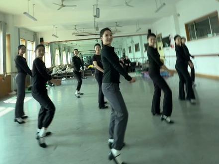 #高尔夫摇 这一块#舞蹈室随拍 #全网都在跳这个舞@马小雨 @◞ ̑̑嘟嘟 °°🎃