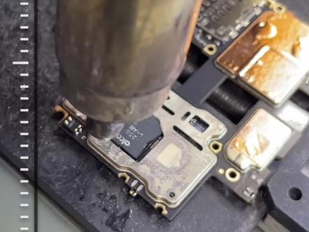 红米K30 不开机 加热主板就能正常进系统 CPU虚焊的朋友可以尝试下吹风机加热。其实加热能开机做维修的都知道,应急是可以,想要稳定还是得重植CPU。#手机维修 #CPU虚焊