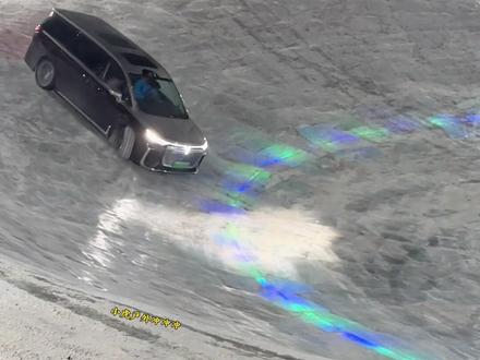 岚图梦想家玩涮冰锅,这动作太帅了!#岚图梦想家 #长春第一锅