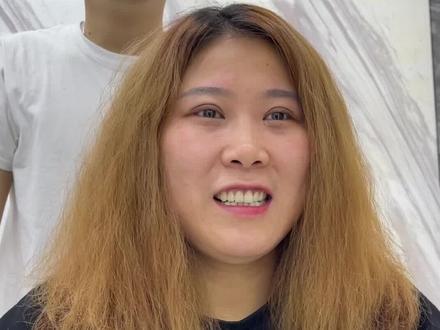 “狮子头” 圆型脸 发型推荐
她说她第一次剪刘海,改变后年轻18岁!
#圆脸 #石狮染头发 @抖音小助手