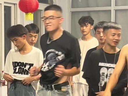 #五个毛 团员审核,不通过的一星期不让上团播,努力吧