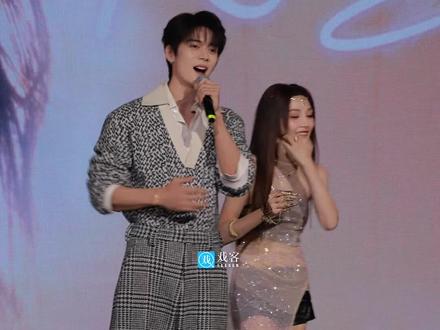 #章时安 现身#彭小苒 生日会现场送玩偶礼物🧸年下不叫姐——