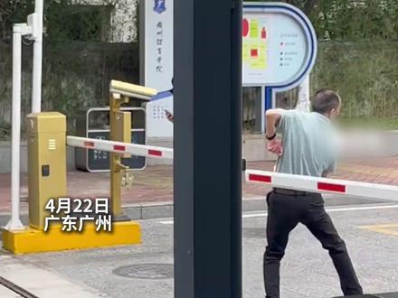 体育生高考单招出考场,家长激动迎接#体育生 #高考单招 #秀我中国