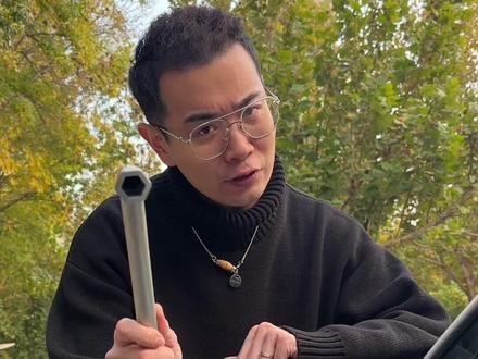 更换后视镜镜片特别简单,学会我这招能帮你省千八百W!#每天一个用车知识 #抖音汽车 #汽车知识