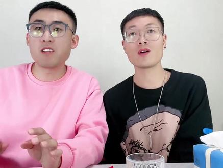 回想起刚开始在一起的时候,我们俩合租挤在一个6平米的小屋里,只能放下一张1.2米的单人床,虽然地方小,但是我俩过的都很开心。@小泽和皓皓 @泽先生和皓先生 #小泽皓皓直播 #平平淡淡小日子 #我们一家的平淡生活 #好好吃饭好好生活 #生活vlog