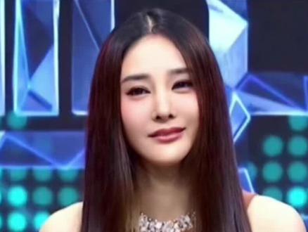 神秘人登陆Tangmo脸书 声称手握证据将爆出真相
#泰星 #泰剧 #泰国明星 #tangmonida #tangmo #泰星tangmo