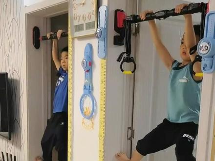 开学在家给孩子安排个单杠,每天放学玩一会,不仅个子蹭蹭长高,臂力也惊人,锻炼身体吃饭香香!#体态纠正 #单杠 #家用单杠 #引体向上 #运动长高 C