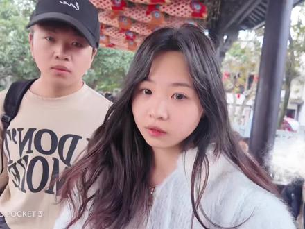 三河古镇双人妆造测评第3️⃣期——凌月阁汉服旅拍
一套情侣明制妆造➕宋仕女妆造
注明:店内摄影有单反和CCD两种设备可选择
成片这次是请了他们家店内摄影以及陪拍@七毛(📷陪拍版) 共同创作 两种不同的风格都很喜欢 有任何问题欢迎可以进主页👗 询问哦 看到会秒回!
#测评 #汉服 #妆造 #春晚 #春晚分会场