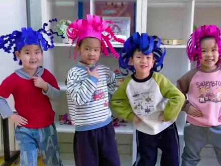 💈幼儿园疯狂发型日
可可爱爱,奇奇怪怪
每一款发型都是童趣
自在生长,放肆欢笑
童年就是要五彩斑斓🌟 #京学幼儿园 #京学宝贝在校园#手工制作 #疯狂发型日#二月二龙抬头