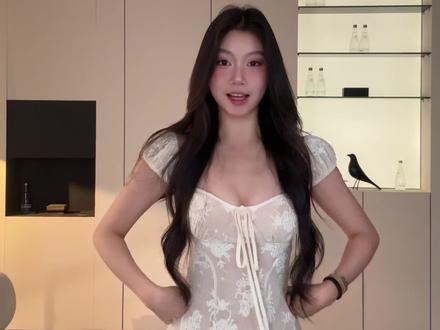 好漂亮的小裙子 #早春辣妹我先当了 #ootd穿搭 #显高显瘦显腿长 #谁穿谁好看系列 #连衣裙穿搭