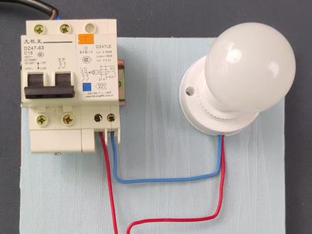 #家装装修 #家装装修 #好物推荐🔥 #装修 #电工知识 #电工接线 #人体感应开关接线方法 二线人体感应开关如何安装?适合走廊过道、楼梯间等。