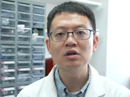 我国首例,脑机接口!科学家研制出全球最小尺寸脑机接口植入体 近日,#中国科学院脑科学与智能技术卓越创新中心 (赵郑拓研究组及李雪研究组)联合复旦大学附属华山医院(路俊锋教授团队),与相关企业合作,成功开展了#中国首例侵入式脑机接口 的前瞻性临床试验。该成果标志着我国在侵入式脑机接口技术上成为继美国之后,全球第二个进入临床试验阶段的国家。