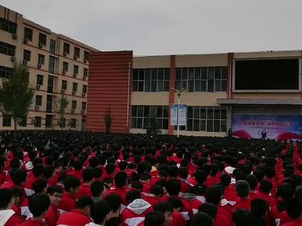 今天下午,大城一中邀请刘勇老师为全校学生做励志演讲。