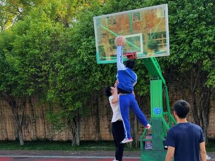 学习成绩不行打球应该还行 #165 #08 #篮球🏀 #弹跳
