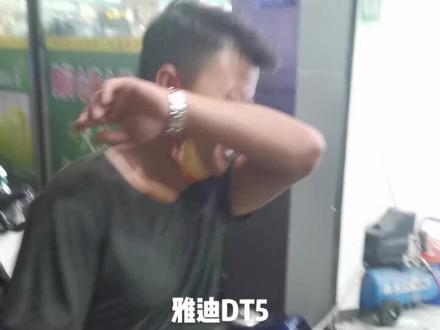 雅迪DT5升级远驱240控制器大屏联动仪表。客人一直说没有速度显示,升级大屏仪表,240固件升级一线通,看到大哥开心的笑了