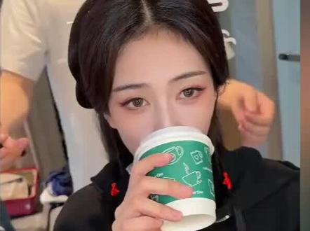 网传白鹿20万化一次造型,化妆师晒视频亲自回应,提baby后评论区沦陷