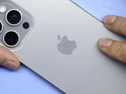 杨师傅拆美版iPhone 15 pro max对比国行iPhone 15 pro max