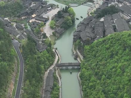 2026年1月30日起
遵义南站正式更名为乌江寨站。
#悦·遵义 #遵义南站 #乌江寨站 #航拍家乡 #寻美贵州 #寻美遵义