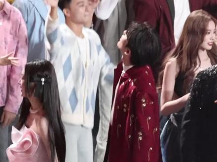 从此大场面 不再站旁边 #张凌赫#湖南跨年晚会