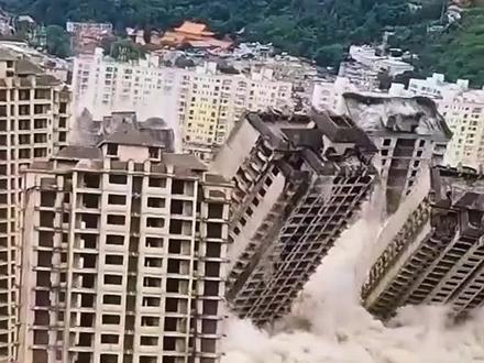 废弃建筑爆破现场#场面壮观 #震撼 #工地 #爆破工程 #科普