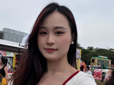 来音乐节现场碰了一下,直接抽到了充气沙发#来陌陌碰对头 #陌陌音乐节搭子攻略 #草莓音乐节#东莞超级草莓 #五一去哪儿玩