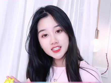 笑点低的女生敏 感又脆 弱 真的很让人心 疼