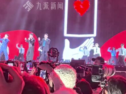 12月31日,#跑男团跨年晚会合唱伤心刨半 ,沙溢自带搞笑滤镜,失误笑场n+1次 。跑男团回忆天路之旅,#沙溢称天路之旅一路都在高反 ,遗憾缺席的郑恺获必驾318车贴礼物