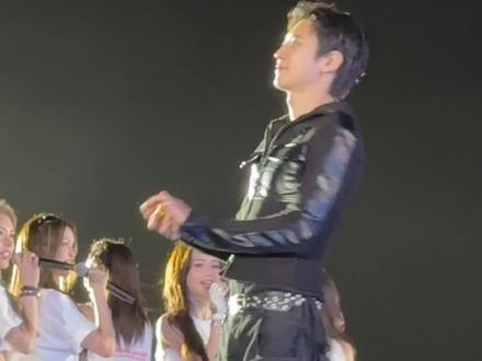 灿烈跨年倒数!哈哈欧巴总是被彩带吓到🥹#朴灿烈 #exo #染色体演唱会