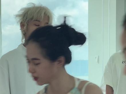 她觉得她上镜不好看 所以一直闪躲 可她是却是我镜头下的美#大胆做自己超美的 #汕头发型师汤薇 #换头了换头了 @抖音小助手