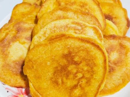 玉米面贴饼子的家常做法,蓬松柔软、外表焦香,健康营养又好吃