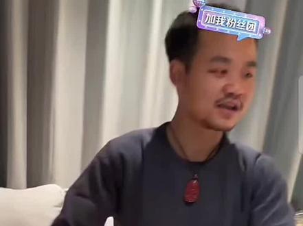 苗王教学甩手舞,太搞笑了,看看你能学会不,感觉秦朗就是在演我😂@荒野吴烦恼(苗王) ##搞笑 #老六荒野#舞蹈#上热门🔥