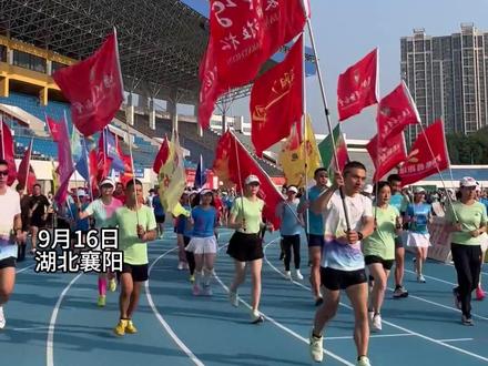 #2023襄阳马拉松 来听听专业跑者给襄马参赛选手的建议。记者、剪辑张文豪 @抖音小助手 #马拉松 #全民健身