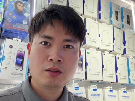 iOS26.5 RC 版 3 大更新 + 避坑指南 iOS26.5 RC 准正式版到底更了啥?一次性给大家讲透!
核心更新 3 件事:
✅ RCS 短信新增端到端加密,跨安卓发短信安全升级
✅ 新增彩虹壁纸,支持自定义,桌面美化党可冲
✅ 苹果地图新增「建议地点」功能,为后续商业广告做铺垫
划重点避坑:
RC 版是准正式版,依然有出现 Bug 的可能,普通用户完全没必要为了尝鲜硬升!
只要你当前系统使用流畅,就安心等下周的正式版推送。
作为 iOS26 系统的收官大版本,26.5 主打稳定性优化,正式版上线我会第一时间做全维度实测。#iOS265 #ios更新#iphone避坑指南 #苹果地图 #ios26壁纸