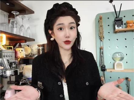 小米新一代SU7订单火爆,34分钟锁单1.5万,你觉得真火爆还是“虚高”?#小米 #小米汽车 #小米su7 #雷军 #舒淇