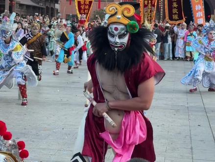 带你看一场盛大规模的英歌舞,了解一下文化习俗典故 #潮汕英歌舞把年味拉满了 #潮阳英歌 #潮阳英歌舞 #汕头英歌舞 #潮汕英歌非物质文化遗产