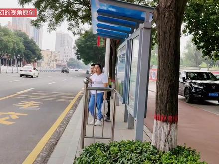 山西忻州经济第二强原平市。最繁华的中心大街。带大家看看 #旅行在山西