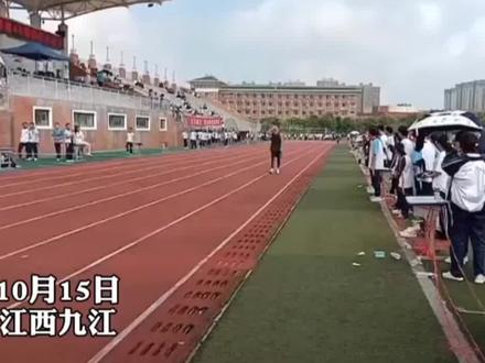 10月15日江西九江,校运动会3000米长跑第一名远超第二名,走完最后一百米。#运动