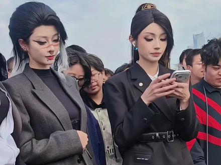 在瓦会场看到擦皮鞋~ 擦皮鞋第一视角:@唐朝MT
酷酷奶妈:@溥渊
帅气蝰蛇:@原天夕子_
因擦皮鞋视角为正片,便没有拍,可去唐朝MT老师视频看第一视角~
#无畏契约 #无畏巡回广州站 #路人视角 #给我擦皮鞋