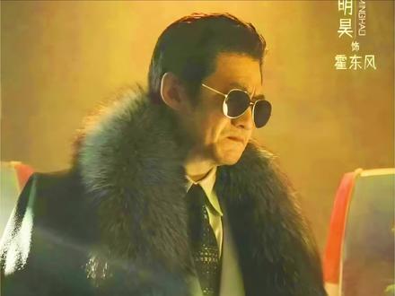 霍东风曾是依靠拳头和义气的“江湖大哥”,但随着社会的完善,他过去那套“仗义”行为都成了触碰红线的原罪。#老舅#影视解说#霍东风