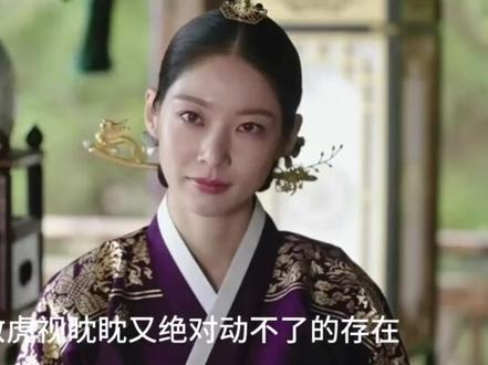 理安大君实力是否深藏不露,迎来21世纪大君夫人剧情反转 我始终相信理安大君的实力深藏不露,也相信他的勇气。希望他快点手搓男二,扭转局势,迎来剧情反转#21世纪大君夫人 #理安大君 #IU #边佑锡 #韩剧 他只是对女主太温柔,并不是一个好欺负的人。