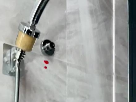 在花洒按上这个#花洒过滤器 才能真正洗的更干净哦!#家庭必备