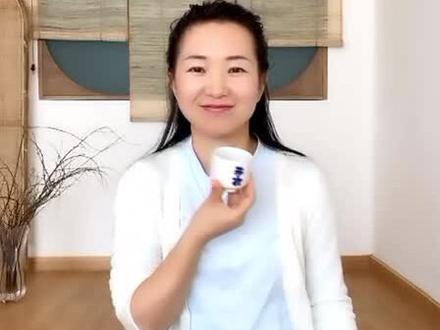 美女老师的转杯教学1,可灵活手腕、手臂和肩膀。