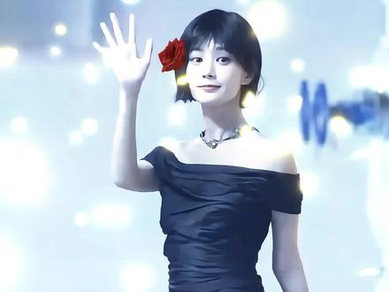 李一桐范思哲活动变身“小魔女”!短发造型酷飒,宠粉瞬间超甜