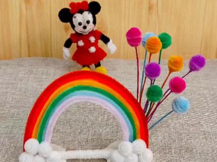 幸运的彩虹气球扭扭棒毛根教程 #高考第二天 祝所有考生金榜题名锦鲤附体。 每个人心中都有一道隐形的彩虹,让彩虹出现需要的不是雨和哭泣,而是你心里的阳光。#彩虹 #气球 #扭扭棒手工 #教程@DOU+小助手 @创作灵感小助手 @抖音小助手