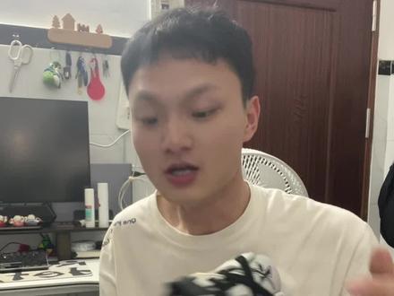 得物的新鞋这么多猫腻吗?
这是放了多久的鞋子?新鞋旧穿吗?
有人遇到这种情况吗?
#球鞋测评开箱 #创作者中心 #创作灵感
#新鞋开箱 #球鞋开箱